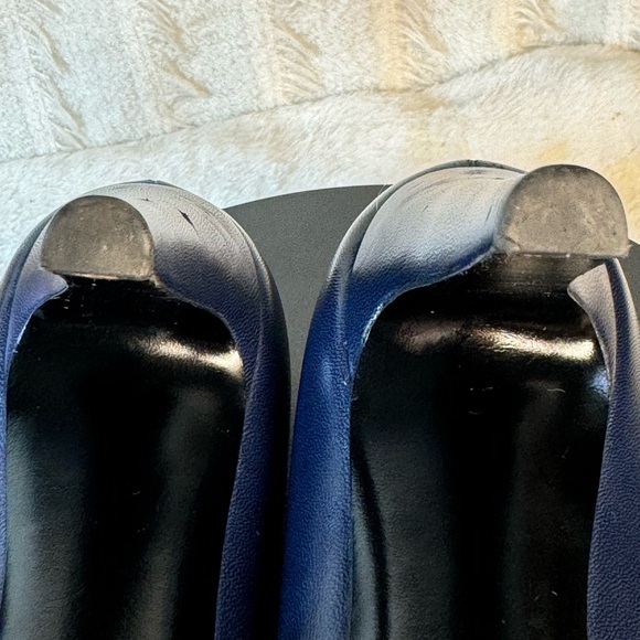 Chanel Cap Toe Chain Platform Pumps Navy Leather Size 38 - Picture 12 of 17